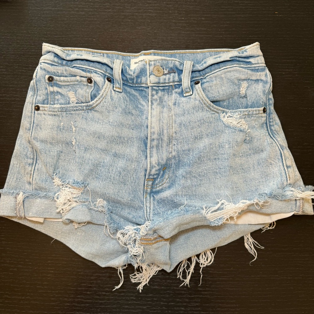 Abercrombie & Fitch The Mom Shorts High Rise Distessed Raw Hem Light Wash Sz 25